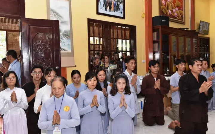 Cẩm Nang Bài Cúng Trả Lễ Cuối Năm: Chuẩn Bị Lễ Vật Và Văn Khấn Chi Tiết Cho Mọi Không Gian Thờ Tự