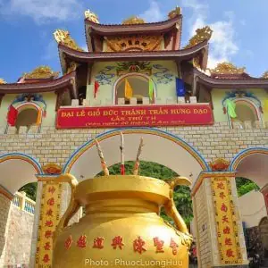 Văn Khấn Cúng Truyền Thống Trong Lễ Đức Thánh Trần