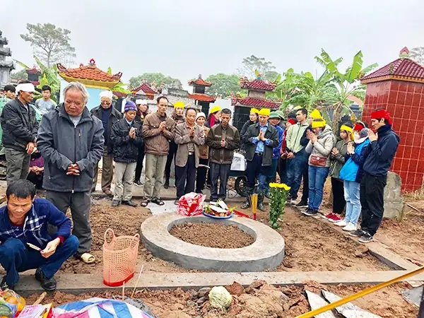 Bài Khấn Cúng Bốc Mộ: Văn Khấn Chi Tiết Và Những Điều Cần Biết