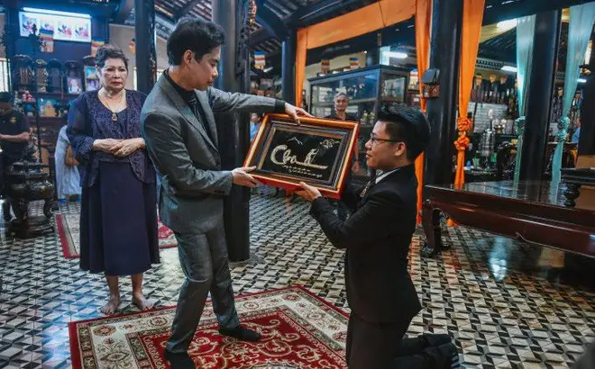 Bài Khấn Cúng Nhận Con Nuôi: Chi Tiết Nghi Thức, Văn Khấn Chuẩn Và Những Điều Cần Biết