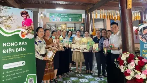 Cẩm Nang Lau Dọn Bàn Thờ Đón Tết: Quy Trình Chuẩn Và Những Điều Cấm Kỵ Cần Nhớ