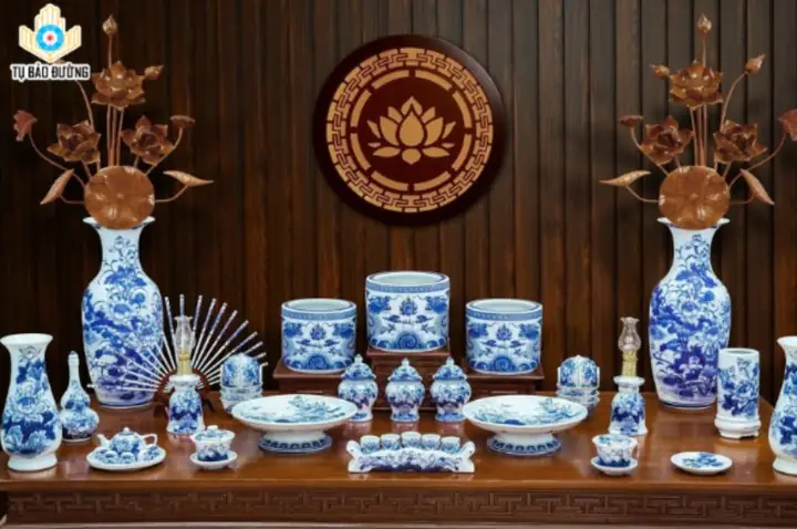 Ý Nghĩa Hình Tượng Mặt Nhật Nguyệt Trên Đồ Thờ Gốm Sứ Tâm Linh 2025