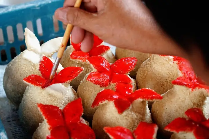 Bánh Bông Lan Cúng Thần Tài: Lễ Vật May Mắn Cho Khởi Đầu Thành Công