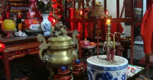 Tục Bao Sái Bàn Thờ Ngày Ông Công Ông Táo