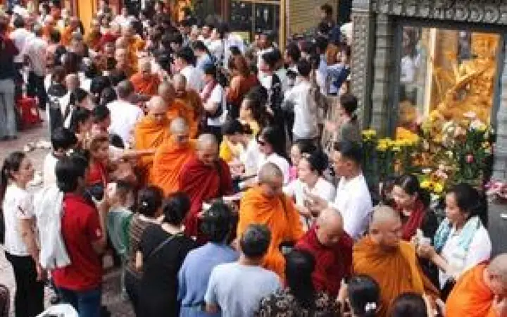 Tp Hcm: Nghi Thức Đặt Bát Cúng Dường Cho 100 Vị Đại Đức Tại Chùa ...