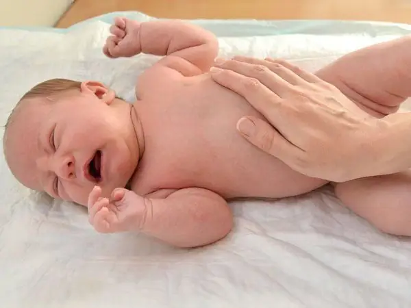 Vì Sao Trẻ Hay Lên Gân Gồng Mình? | Vinmec