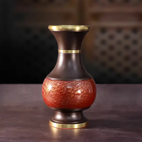 Top 7 Mẫu Bình Hoa Cúng Đẹp: Tâm Linh, Phong Thủy & Nghệ Thuật Cắm Hoa