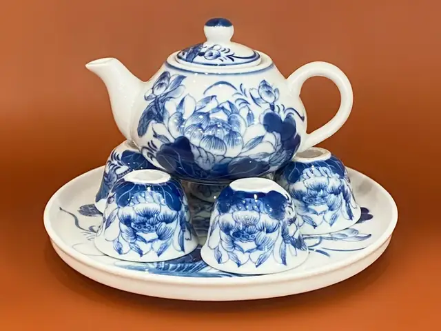 Ý Nghĩa Ấm Trà Thờ Cúng Trên Bàn Thờ Gia Tiên