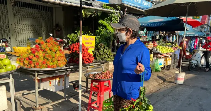 Chi Tiêu Tết Đoan Ngọ: Chỉ Dám Mua Bó Lá Xông | Báo Điện Tử Tiền ...