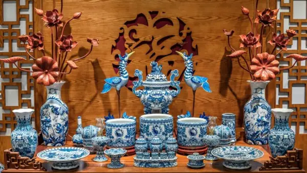 Nên Chọn Bộ Tam Sự Hay Ngũ Sự Để Bày Trí Ban Thờ Gia Tiên?