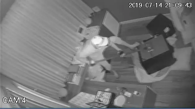 Camera Ghi Cảnh Trộm Đục Két Sắt, Trộm 5 Tỷ Nhà Ca Sĩ Nhật Kim Anh
