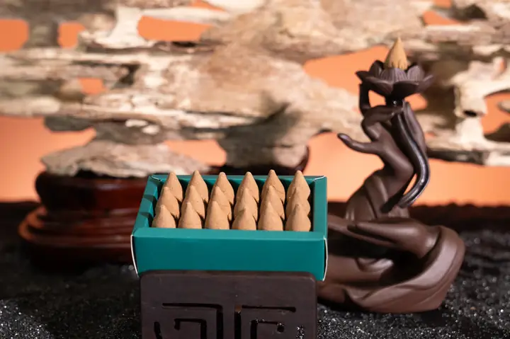 Cẩm Nang Các Loại Nhang Cúng Phổ Biến Và Ý Nghĩa Tâm Linh Trong Văn Hóa Việt