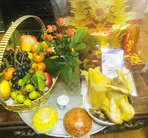 Cách Bày Gà Cúng Đúng Chuẩn Tâm Linh: Gà Quay Ra Ngoài Hay Vào Trong?