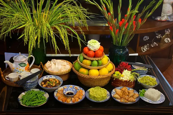 Nghệ Thuật Bày Mâm Cơm Cúng Gia Tiên: Cẩm Nang Chi Tiết Từ A-z Cho Người Việt Hiện Đại