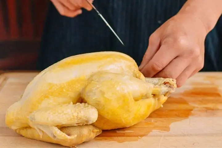 Cách Chặt Gà Cúng Đẹp Mắt: Cẩm Nang Toàn Tập Từ A-z Cho Mâm Cơm Ngày Tết