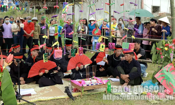 Hơn 1.000 Người Tham Quan, Trẩy Hội Nàng Hai, Xã Chí Minh, Huyện ...