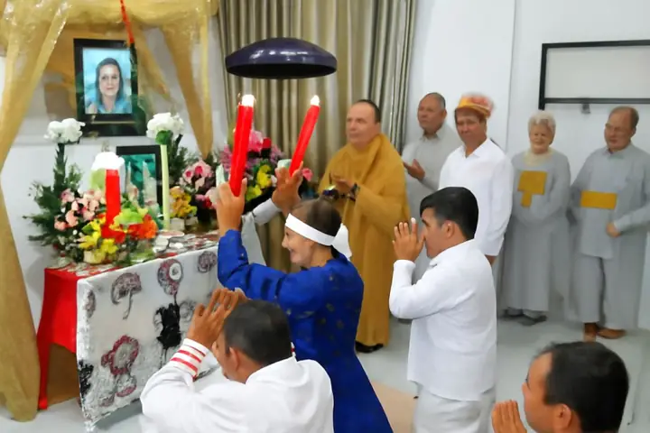 Cách Cúng Đèn Cầy Bái Quan Đúng Chuẩn Và Ý Nghĩa Tâm Linh