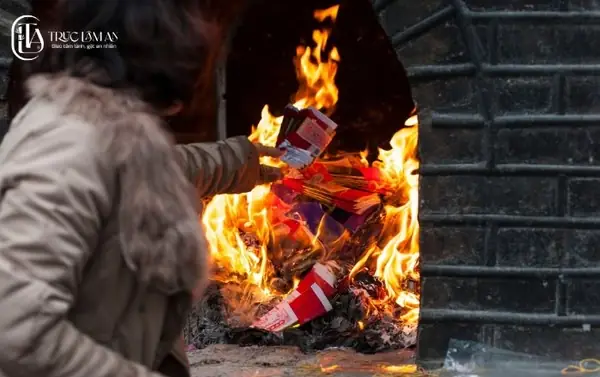 Văn Khấn Đốt Vàng Mã Cho Người Mất Và Các Lưu Ý Quan Trọng