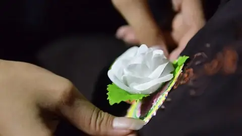 Cúng Dường Chư Phật: Đâu Mới Là Món Quà Cao Quý Nhất?