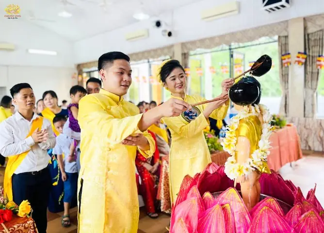 Lợi Ích Dâng Nước Cúng Dường Tắm Phật