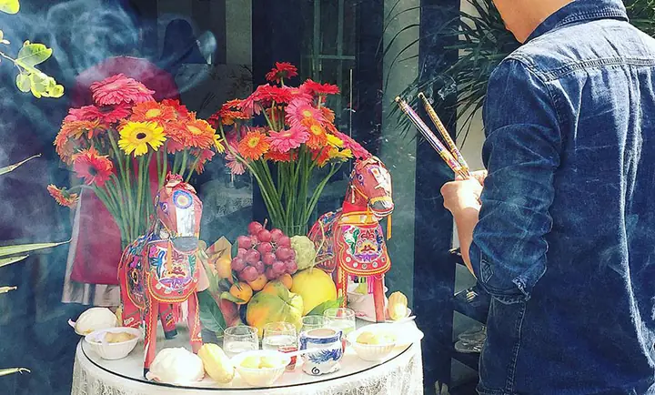 Cẩm Nang Cúng Khai Trương Đầu Năm: Chuẩn Bị Mâm Lễ Và Bài Văn Khấn Chi Tiết