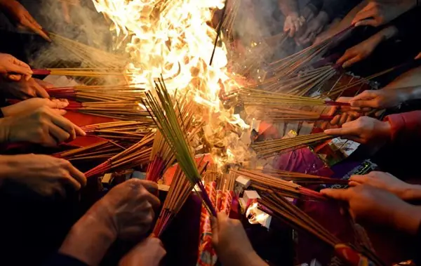 Khuyến Nghị Không Đốt Đồ Mã, Vàng Mã Trong Các Cơ Sở Thờ Tự, Di ...