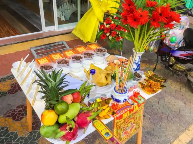 Cách Đặt Gà Cúng Khai Trương Chuẩn Phong Thủy: Nghệ Thuật Dâng Lễ Để Khai Trương Hồng Phát