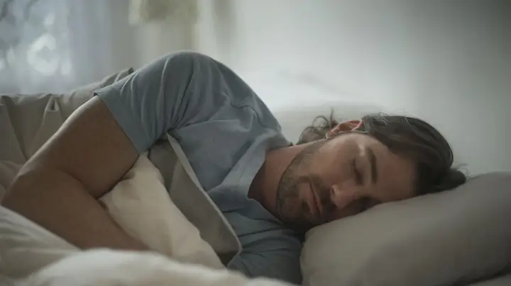 Giấc Mơ Ướt: Sự Thật Khoa Học Và Những Lưu Ý Quan Trọng Cho Sức Khỏe