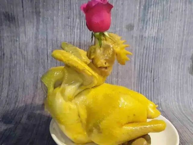 Cách Luộc Gà Cúng Không Bị Đen Đầu: Cẩm Nang Toàn Tập Cho Mâm Cỗ Hoàn Hảo