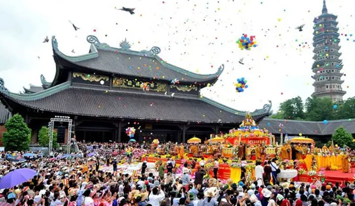 Đi Lễ Chùa Đầu Năm 2024: Văn Khấn, Thứ Tự Hành Lễ, Cách Sắm Lễ Khi ...