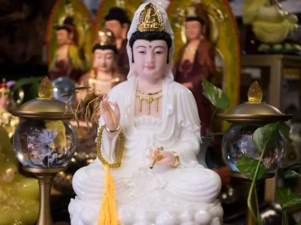 Cẩm Nang Thờ Cúng Mẹ Quan Âm: Chi Tiết Từ A-z Cho Người Mới Bắt Đầu