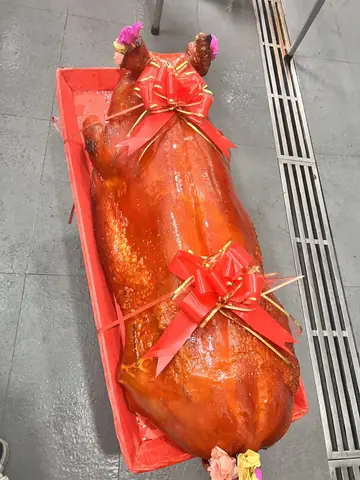 Heo Quay Nguyên Con 26 - 35kg (đã Thành Phẩm) - Heo Quay ...