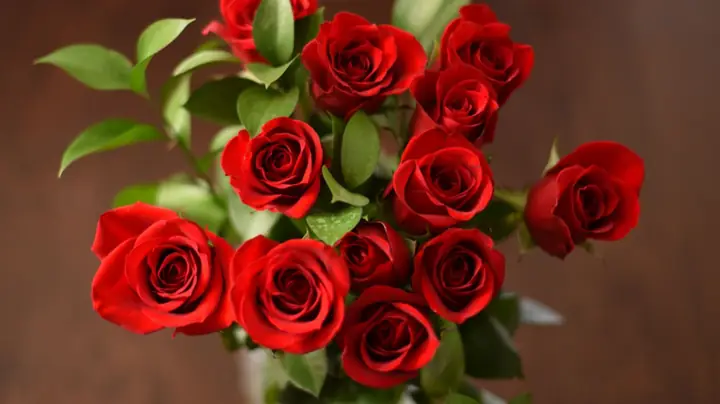 Cẩm Nang Toàn Tập Về Số Lượng Hoa Và Cách Chọn Lọ Hoa Thờ Cúng Gia Tiên