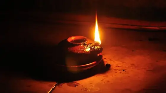 Nét Đẹp Câu Chuyện Ngọn Đèn Của Một Bà Cụ Trong Mùa An Cư