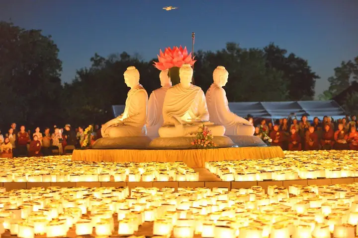 Lễ Cúng Dường Ánh Sáng, 24.000 Ngọn Nến, 24.000 Tâm ...