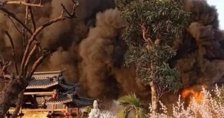Nguyên Nhân Ban Đầu Vụ Cháy Lớn Tại Chùa Phật Quang | Báo Điện ...