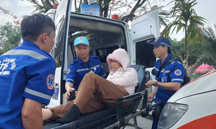 Hàng Trăm Người Bị Say Nắng Khi Chờ Chiêm Bái Xá Lợi Đức Phật ...