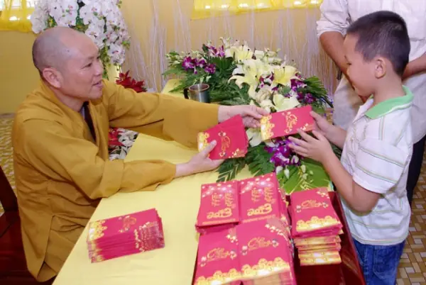 Tại Sao Tôi Thích Về Chùa Hoằng Pháp Ngày Tết?