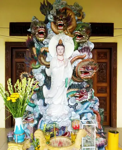 Chùa Phật Học Thờ Ai?