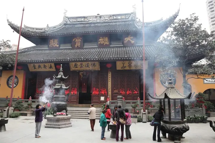 Khám Phá Chùa Phật Ngọc Nổi Tiếng Ở Thượng Hải | Vietjet Air