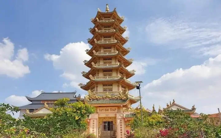 Chánh Điện Và Các Công Trình Tâm Linh