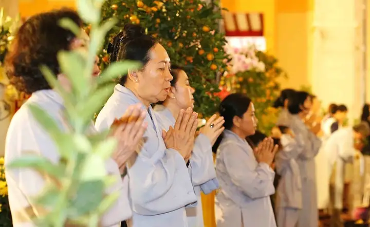 Ht.thích Huệ Minh Nói Về Việc Cúng Giao Thừa Ở Tư Gia | Giác Ngộ ...