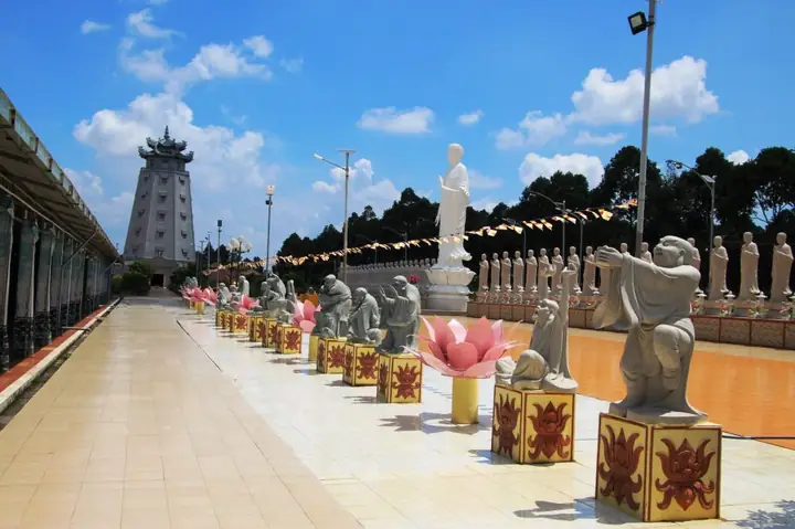 Các Công Trình Quy Mô Của Chùa Đại Tòng Lâm