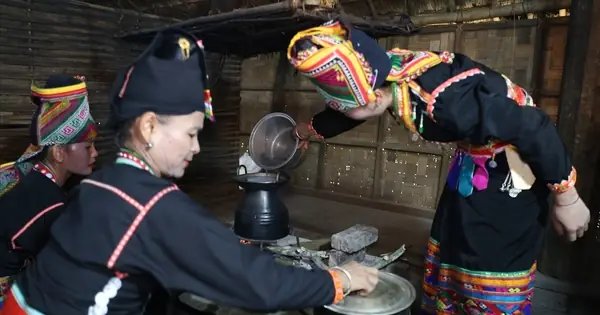 Độc Đáo Lễ Mừng Nhà Mới Của Người Khơ Mú