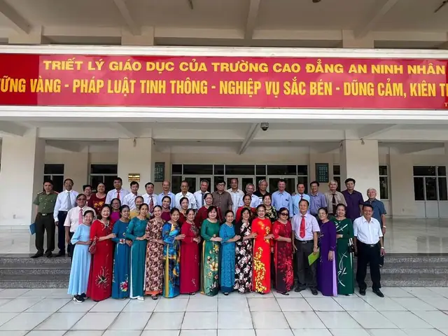 Tổ Chức Trang Trọng, Ấm Cúng, Ý Nghĩa Chương Trình Gặp Mặt Cựu Cán Bộ, Giáo Viên, Công Nhân Viên Nhà Trường Nhân Ngày Truyền Thống 24/4/1976 - 24/4/2025