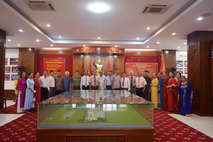 Tổ Chức Trang Trọng, Ấm Cúng, Ý Nghĩa Chương Trình Gặp Mặt Cựu Cán Bộ, Giáo Viên, Công Nhân Viên Nhà Trường Nhân Ngày Truyền Thống 24/4/1976 - 24/4/2025