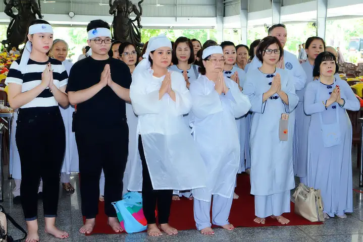 Cúng Dường Tăng Ni Chùa Giác Ngộ (c215) - Quỹ Đạo Phật ...