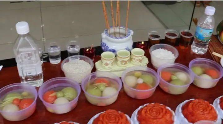 Vì Sao Không Nên Cúng Cô Hồn Bằng Đồ Ăn Mặn?