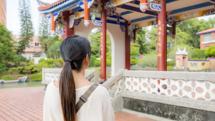 Phụ Nữ Đang Có Kinh Có Được Cúng Nhà Không? Giải Đáp Chi Tiết Từ Góc Nhìn Dân Gian Và Khoa Học