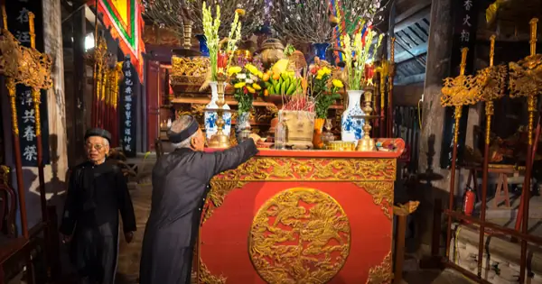 Sự Thật Việc Cắm Hoa Cúc Trên Bàn Thờ Khiến Tiêu Tán Tài Lộc